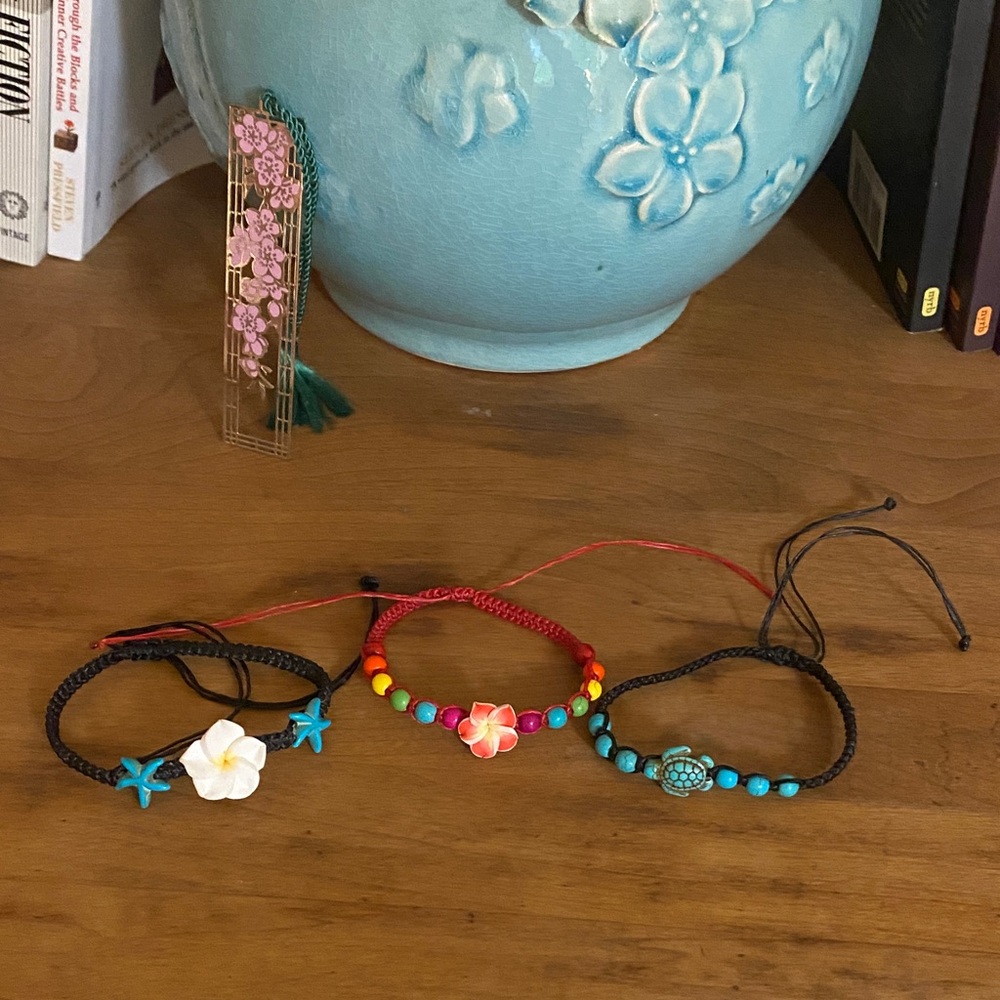 NWOT Hawaii Theme Bracelet Set—Lot of 3 Rainbow, Plumeria, Sea Turtle (Honu)